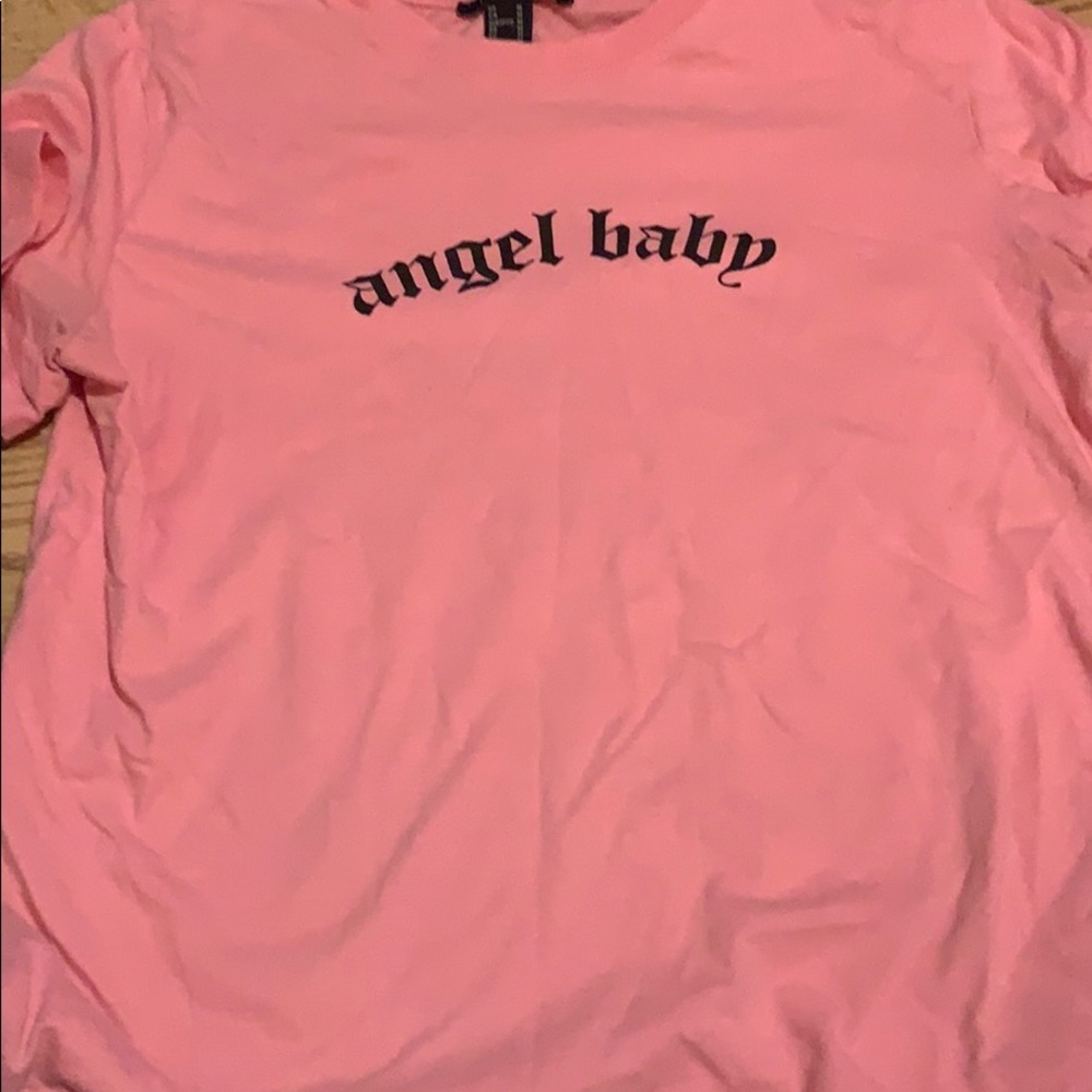 pink t shirt